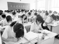 高考阅卷小姐姐,揭秘阅卷现场背后的故事